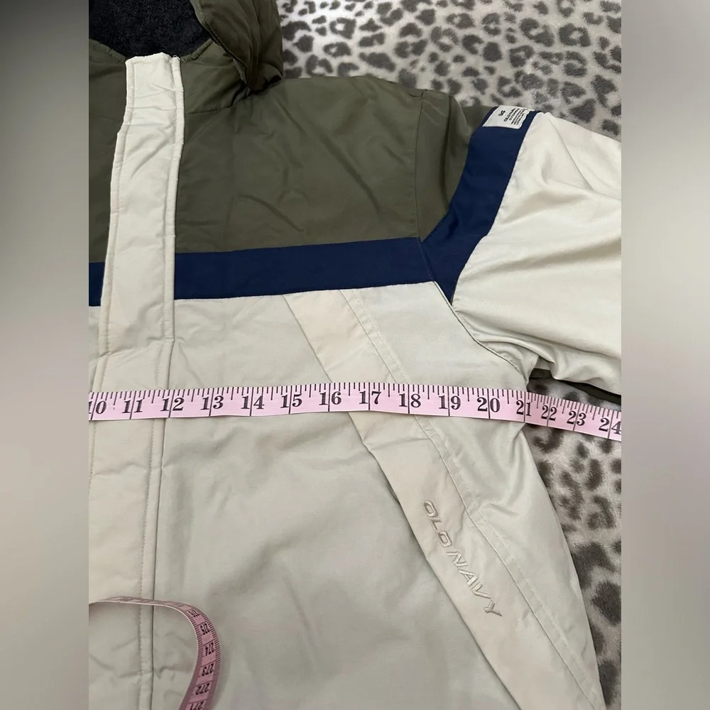 Old Navy Water Resistant Double Layer Snow Jacket in Cream Size 12 Boys